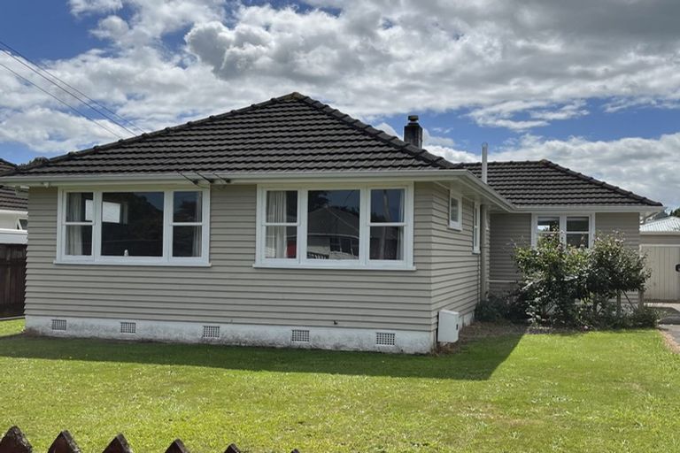 Photo of property in 25 Saint Annes Street, Levin, 5510
