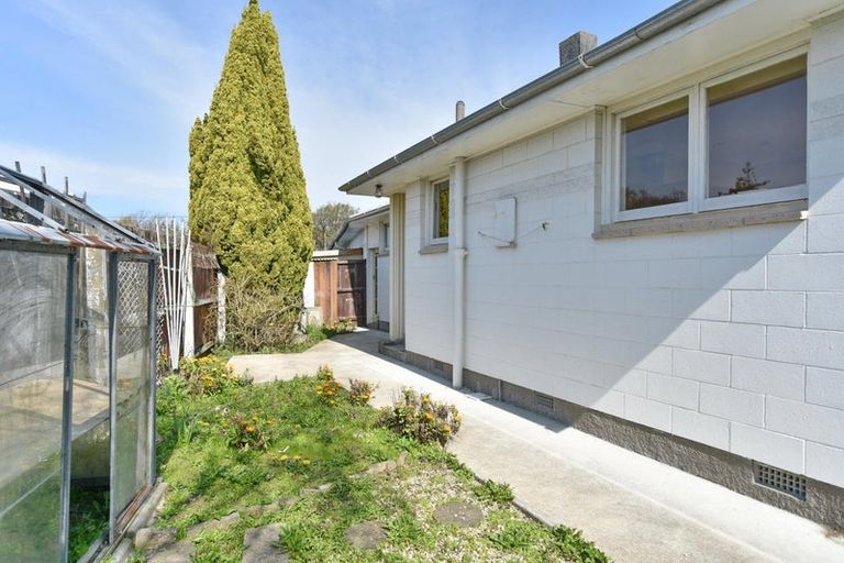 Photo of property in 2/37 Prestons Road, Redwood, Christchurch, 8051
