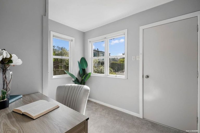 Photo of property in 20a Corunna Road, Milford, Auckland, 0620