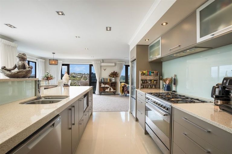 Photo of property in 12 Aoraki Rise, Aotea, Porirua, 5024