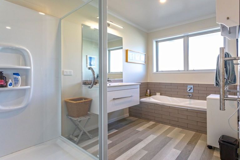 Photo of property in 80 Golden Shore Place, Coromandel, 3506