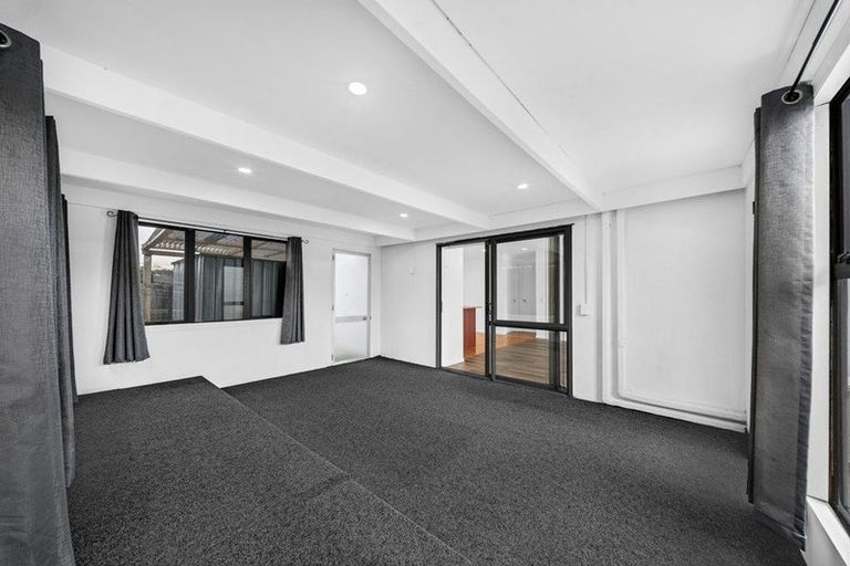 Photo of property in 19 Rakich Place, Henderson, Auckland, 0612