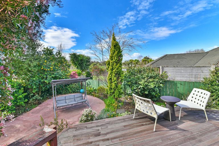 Photo of property in 12 Crannog Fen, Wattle Downs, Auckland, 2103