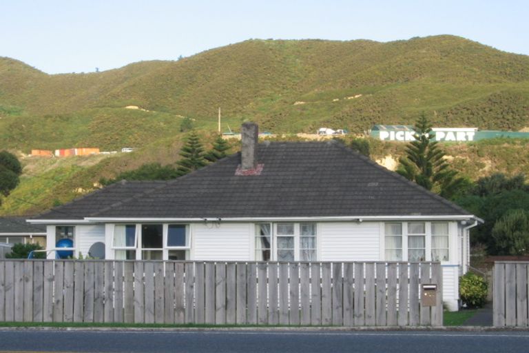 Photo of property in 1090 High Street, Taita, Lower Hutt, 5011