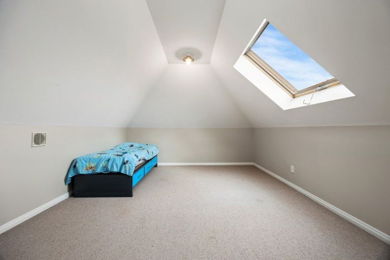 Photo of property in 21 Welsford Street, Woodend, 7610