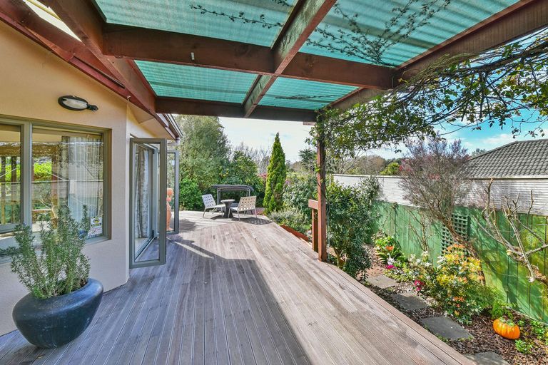 Photo of property in 12 Crannog Fen, Wattle Downs, Auckland, 2103