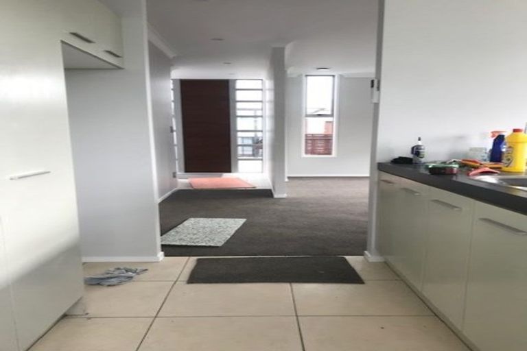 Photo of property in 11m Clearwater Cove, West Harbour, Auckland, 0618