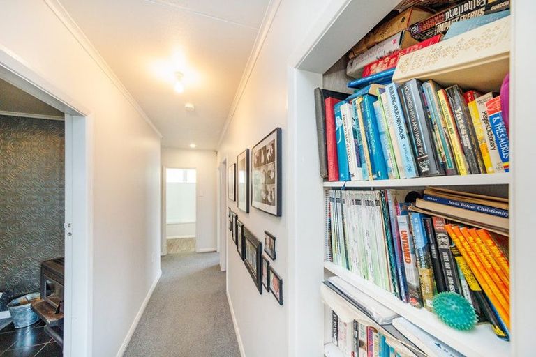 Photo of property in 8 Parkland Crescent, Terrace End, Palmerston North, 4410