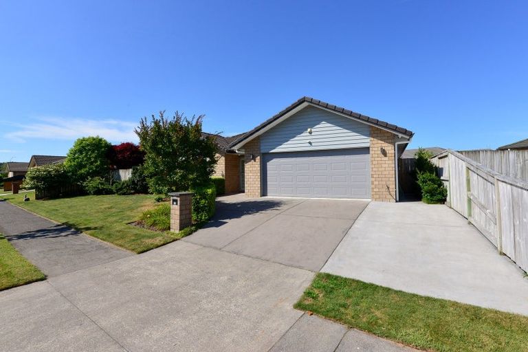 Photo of property in 20 Whitney Place, Rototuna North, Hamilton, 3210