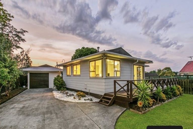 Photo of property in 11 Heathberry Close, Papatoetoe, Auckland, 2025