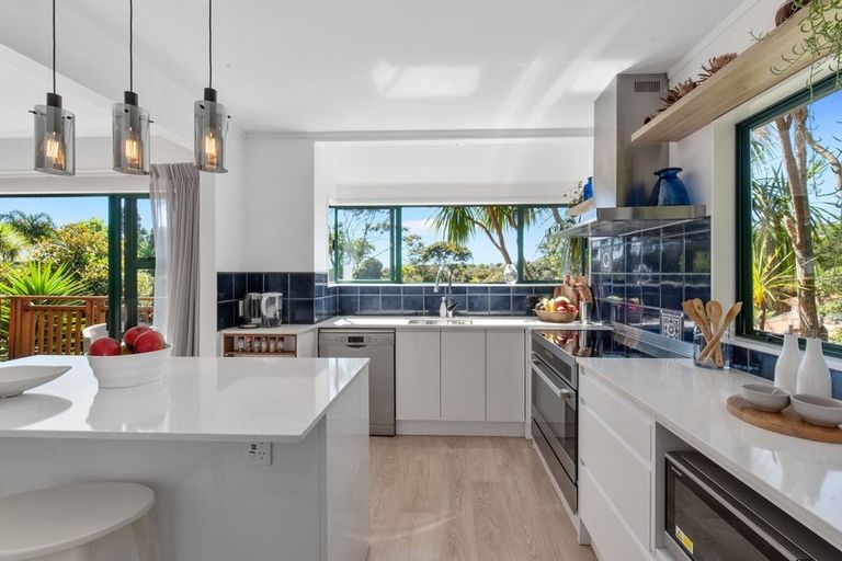 Photo of property in 47 Emlyn Place, Torbay, Auckland, 0630