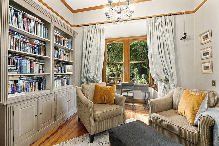 Photo of property in 2 Barton Road, Heretaunga, Upper Hutt, 5018