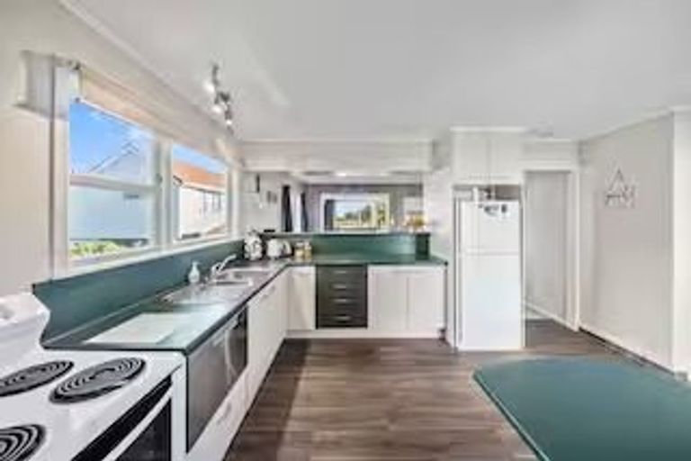 Photo of property in 8 Marine Parade, Paraparaumu Beach, Paraparaumu, 5032