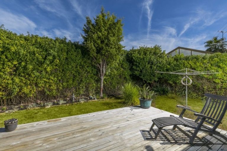 Photo of property in 23 Eversleigh Road, Belmont, Auckland, 0622