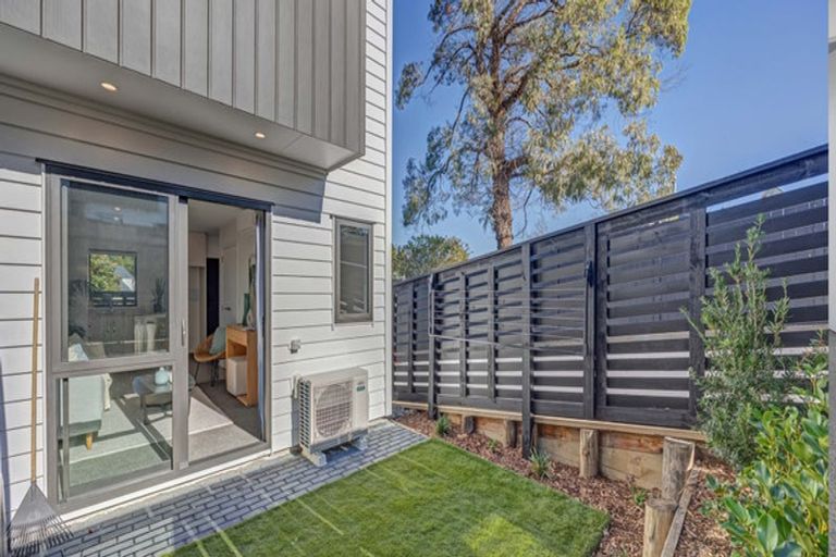 Photo of property in 2/60 Kemp Road, Massey, Auckland, 0614