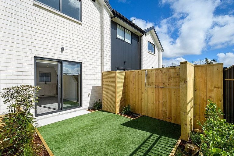 Photo of property in 9/87 Taikata Road, Te Atatu Peninsula, Auckland, 0610