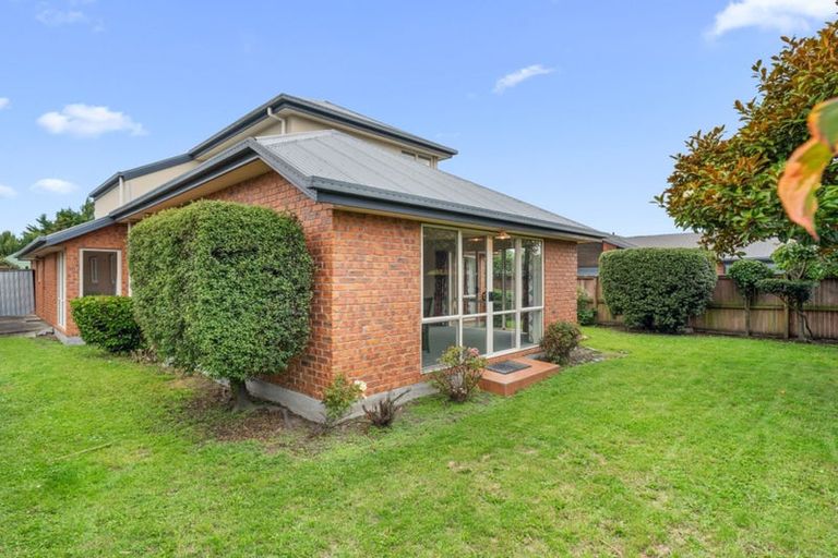 Photo of property in 4 Rosefield Lane, Northcote, Christchurch, 8052