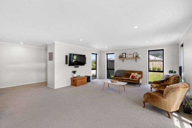 Photo of property in 33 Timsfield Drive, Lake Hawea, Wanaka, 9382