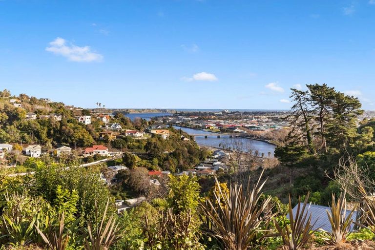 Photo of property in 22 Shakespeare Road, Bastia Hill, Whanganui, 4500