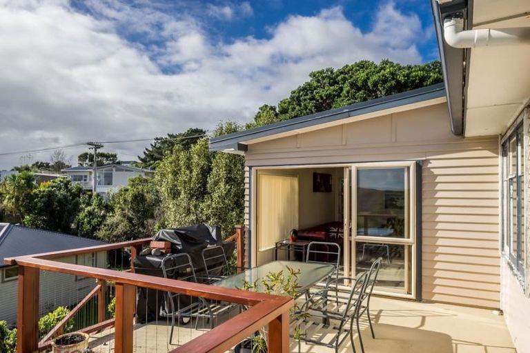 Photo of property in 8 Tirowhanga Road, Paremata, Porirua, 5024