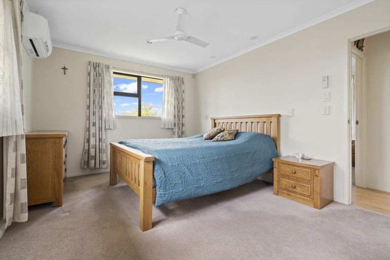 Photo of property in 31a Archibald Road, Kelston, Auckland, 0602