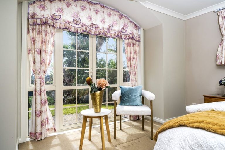 Photo of property in 14 Pittville Place, Henderson, Auckland, 0612