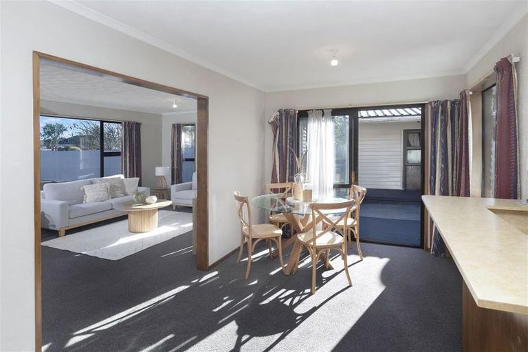 Photo of property in 11 Oakley Crescent, Hornby, Christchurch, 8042