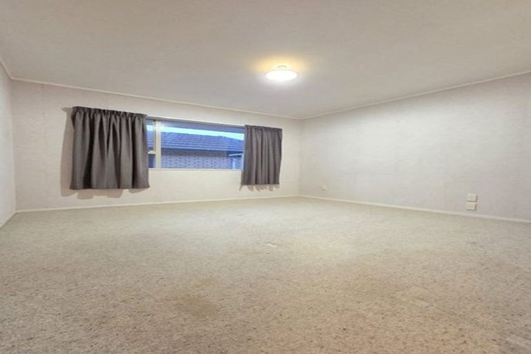 Photo of property in 1/10 Clevedon Road, Papakura, 2110
