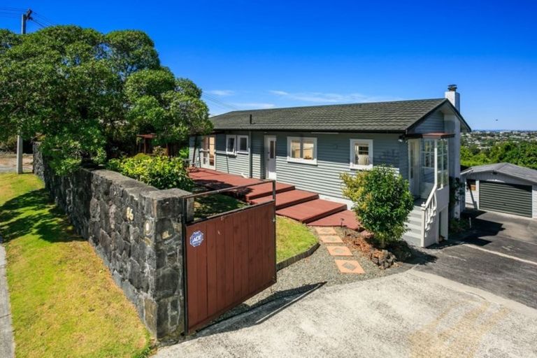 Photo of property in 86 Carlisle Road, Browns Bay, Auckland, 0632