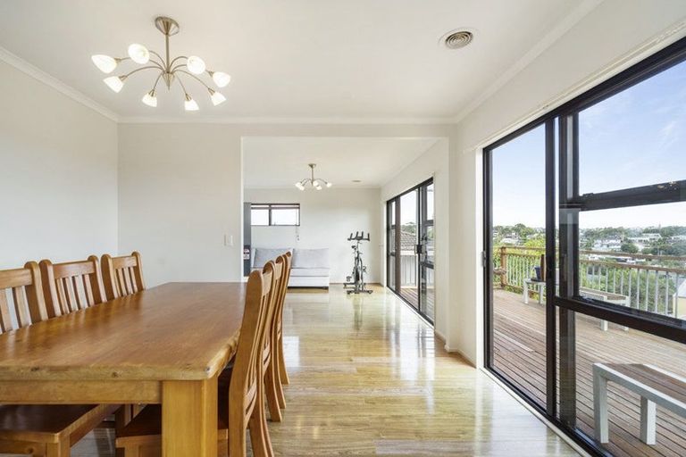 Photo of property in 1/14 Ridge Road, Waiake, Auckland, 0630