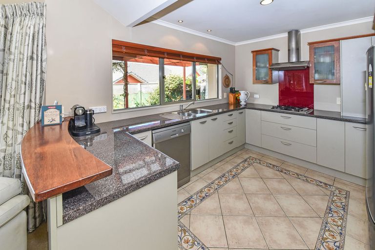 Photo of property in 12 Crannog Fen, Wattle Downs, Auckland, 2103