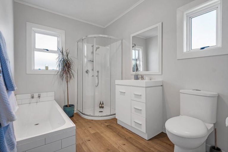 Photo of property in 15 Donovan Avenue, Massey, Auckland, 0614