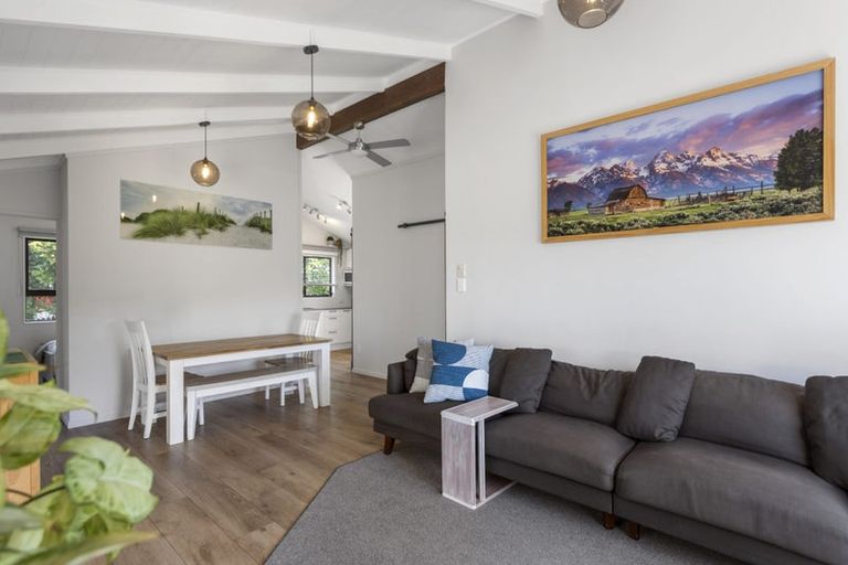 Photo of property in 36 Elliston Crescent, Stanmore Bay, Whangaparaoa, 0932