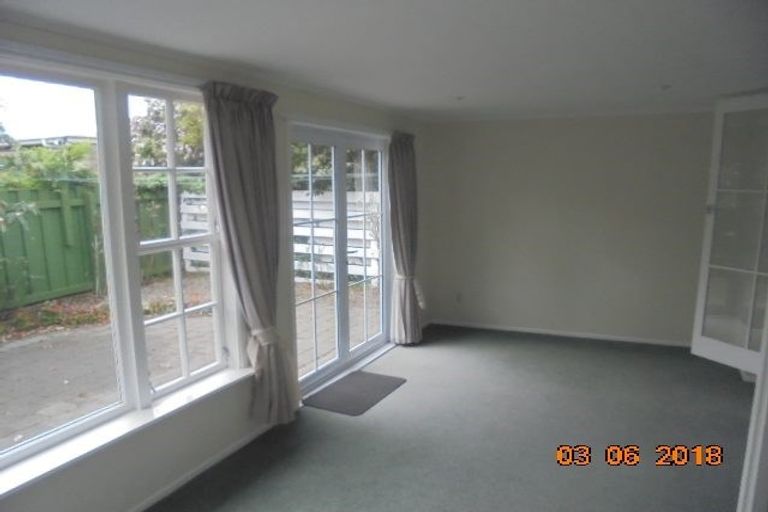 Photo of property in 16 Churton Drive, Churton Park, Wellington, 6037