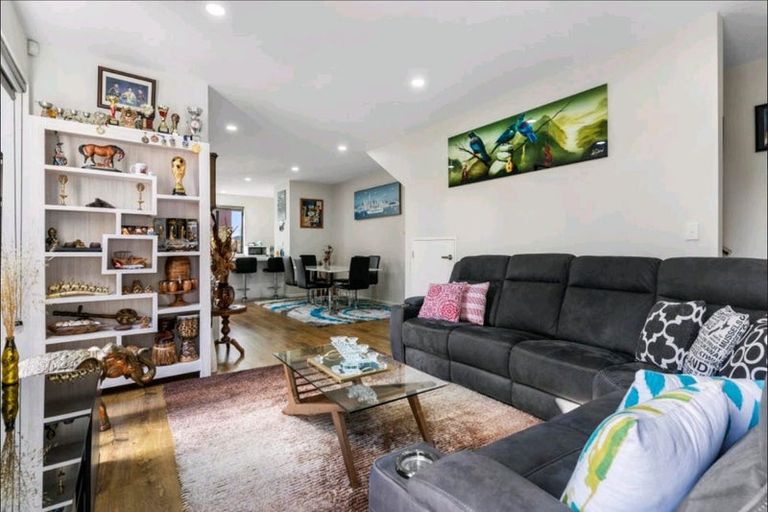 Photo of property in 2 Te Aparangi Road, Papakura, 2110