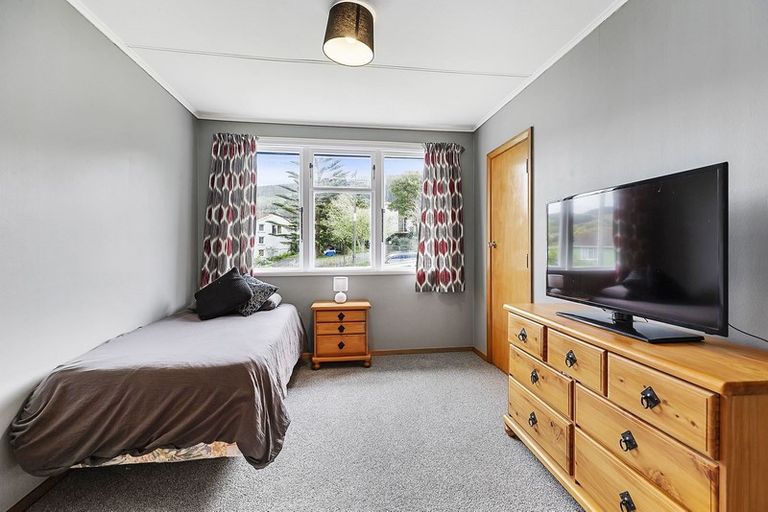 Photo of property in 25 Turkington Street, Tawa, Wellington, 5028