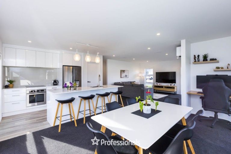 Photo of property in 12 Salisbury Crescent, Wallaceville, Upper Hutt, 5018