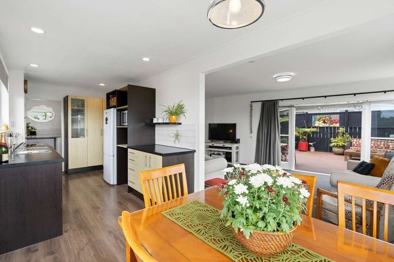 Photo of property in 16 Levesque Street, Birkdale, Auckland, 0626