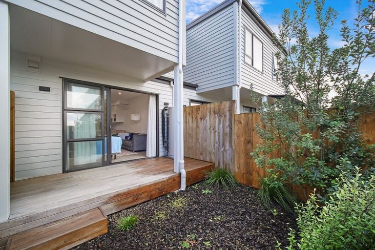 Photo of property in 12d Shamrock Lane, Te Atatu Peninsula, Auckland, 0610
