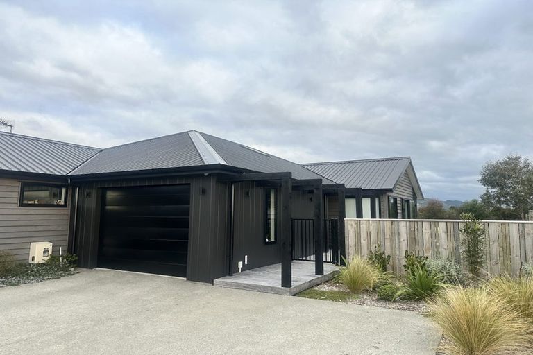 Photo of property in 8 Kaiwaru Place, Waikanae, 5036