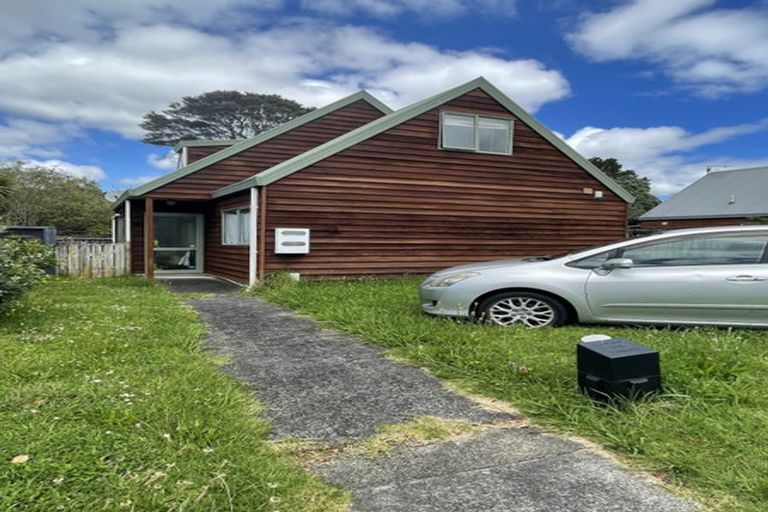 Photo of property in 19 Caspian Close, New Lynn, Auckland, 0600