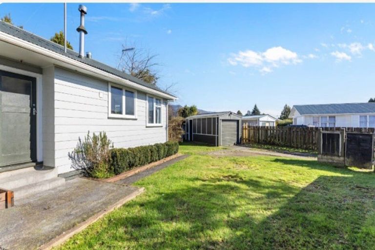 Photo of property in 15 Te Rangitautahanga Road, Turangi, 3334