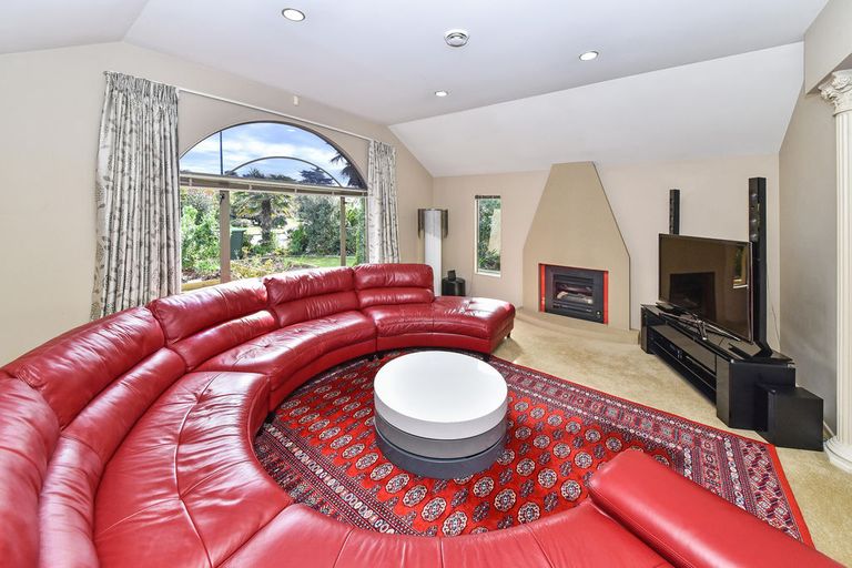 Photo of property in 12 Crannog Fen, Wattle Downs, Auckland, 2103