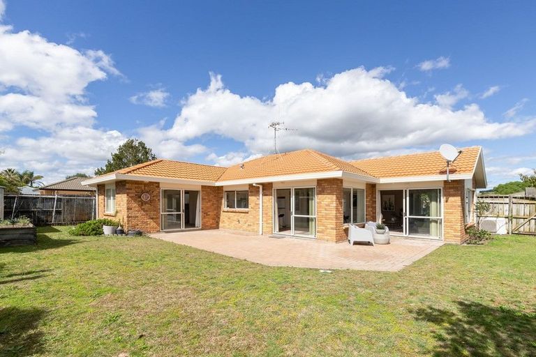 Photo of property in 16 Larisa Grove, Papamoa Beach, Papamoa, 3118