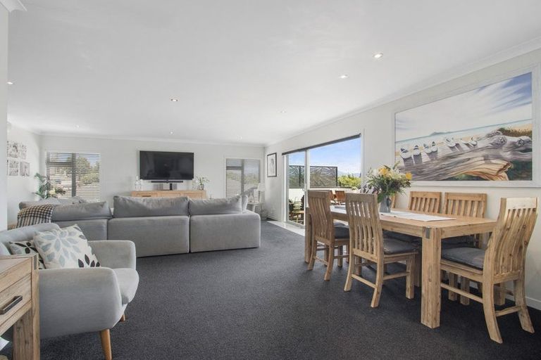 Photo of property in 12 Haden Place, Omokoroa, 3114