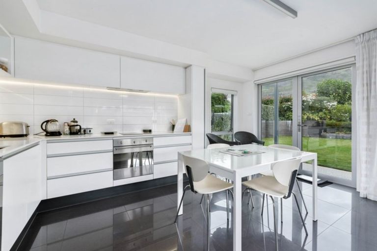 Photo of property in 33 Sargood Drive, Wanaka, 9305