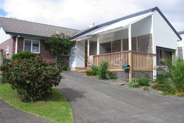 Photo of property in 21 Central Park Drive, Te Atatu South, Auckland, 0610