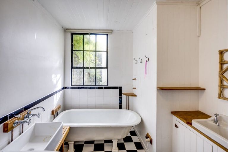 Photo of property in 2 Carnell Street, Napier South, Napier, 4110