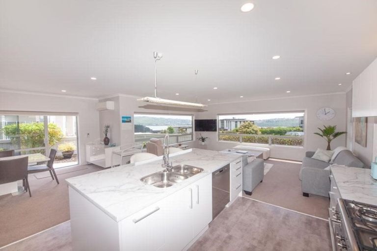 Photo of property in 20 The Fjord, Aotea, Porirua, 5024