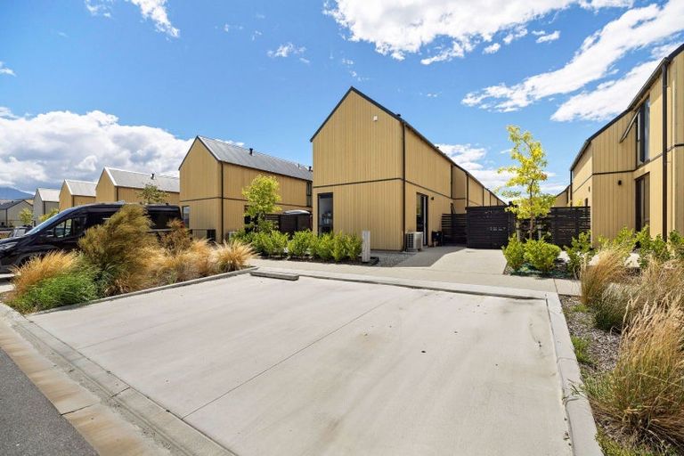 Photo of property in 6 Casterway Crescent, Jacks Point, 9371